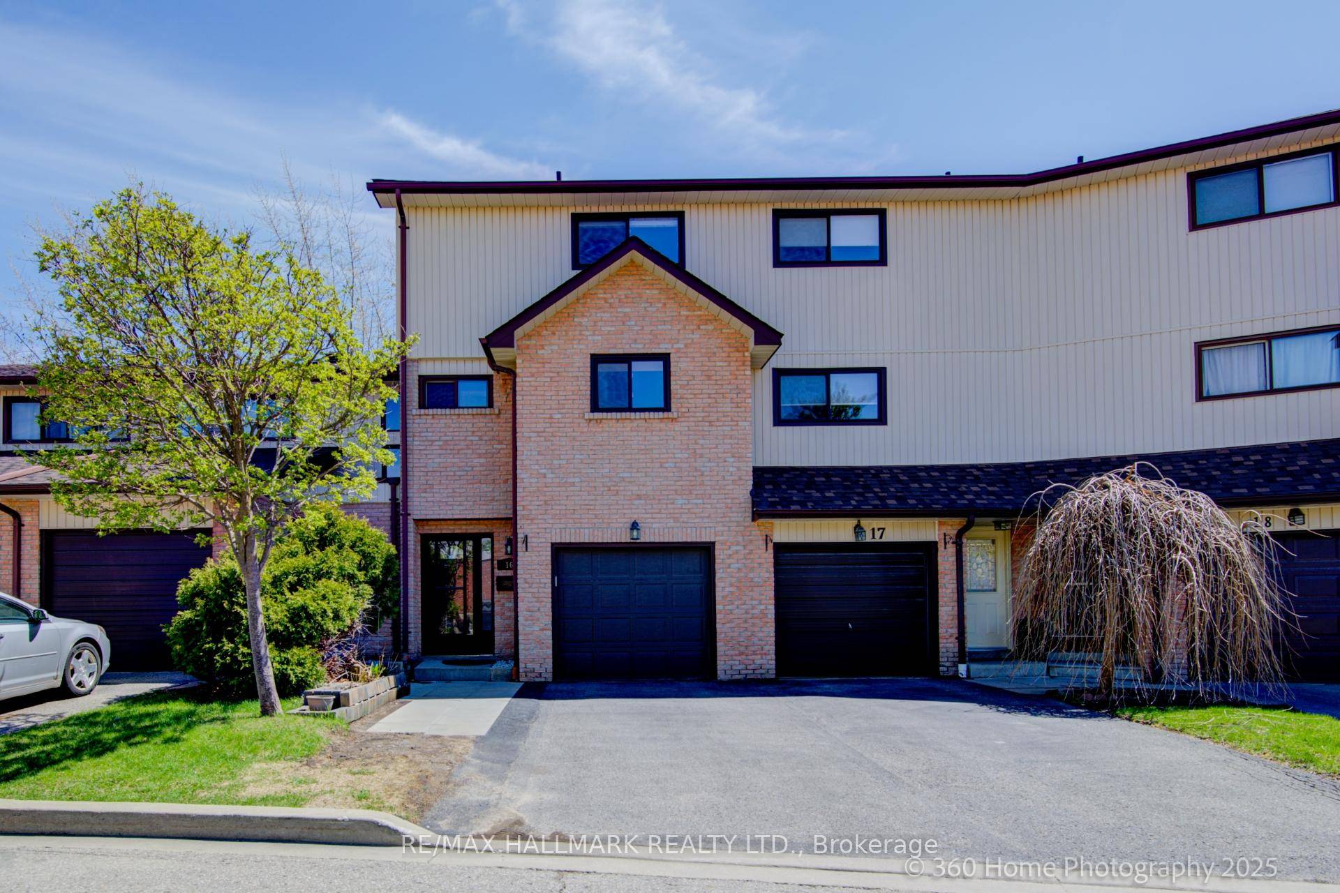 Bright and Spacious 3 Bed 2 Bath Townhome located in a family oriented neighborhood, the split level living space has a formal dining room overlooking the living room with soaring ...