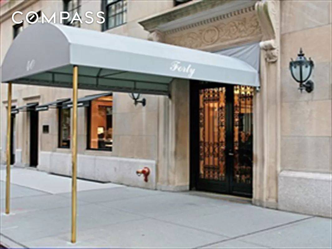 Move Right into Apartment 8C, Beautiful apartment with Top of the Line appliances.