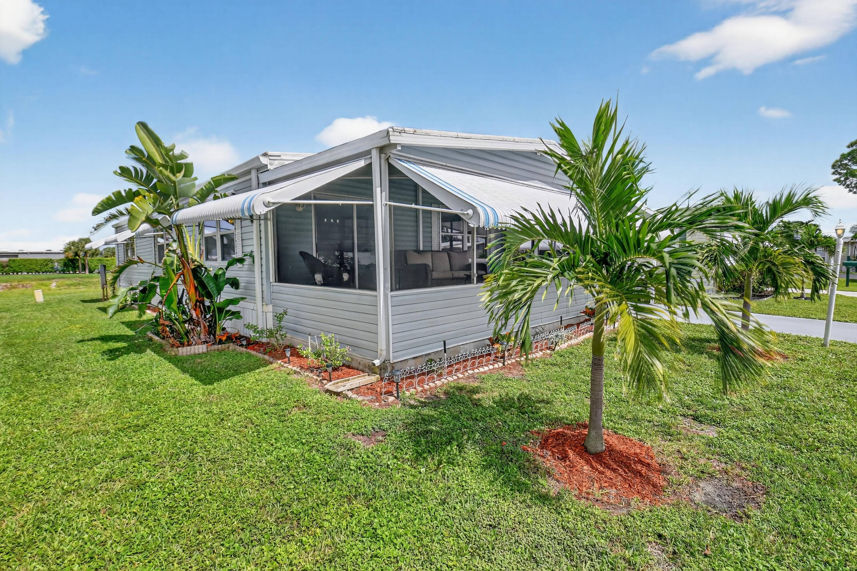 NO LAND LEASE OR LOT RENT !