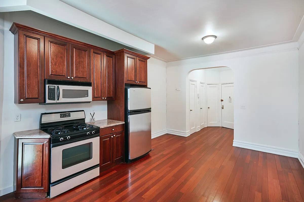 Available for the first time in four years, this bright and spacious one bedroom apartment is found on one of the most central and convenient blocks of the Upper East ...