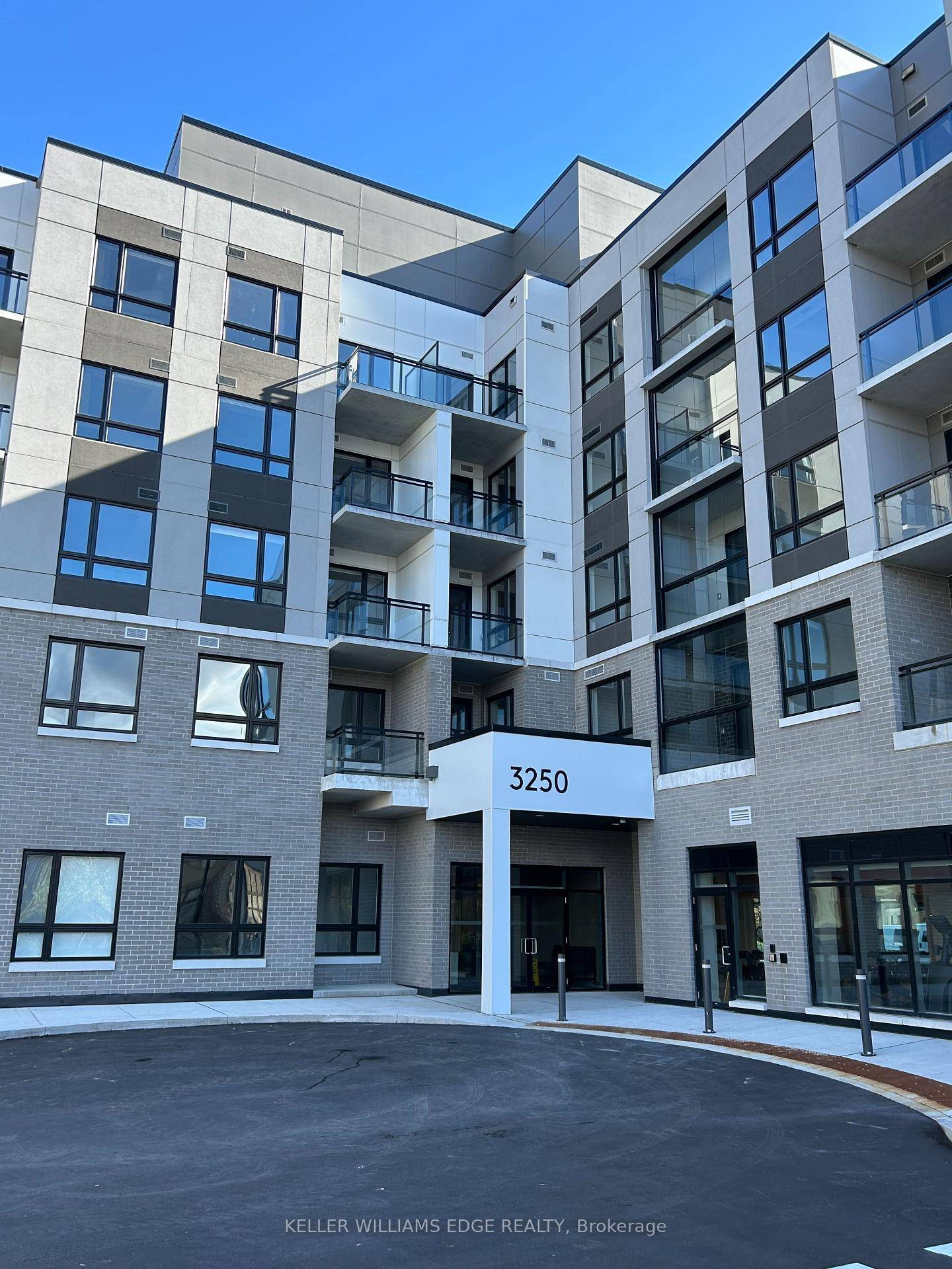 Modern 1 Bedroom Den Condo for Lease Bright, Stylish amp ; Convenient !