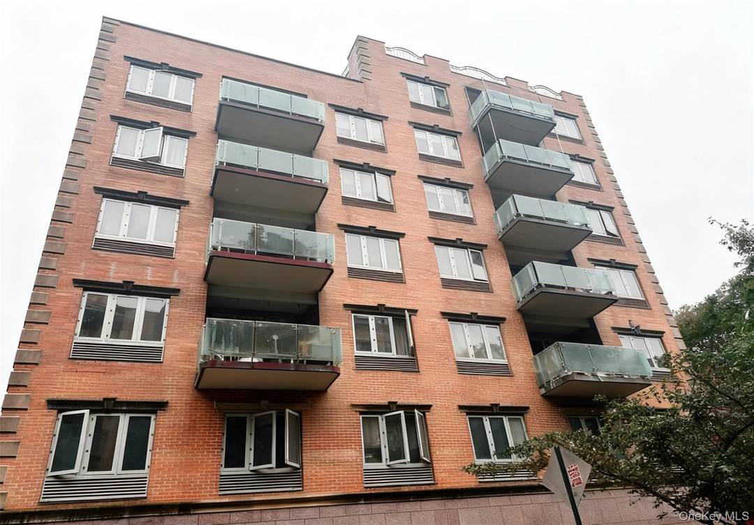 This exceptional condo apartment features two well appointed bedrooms and a spacious living area.