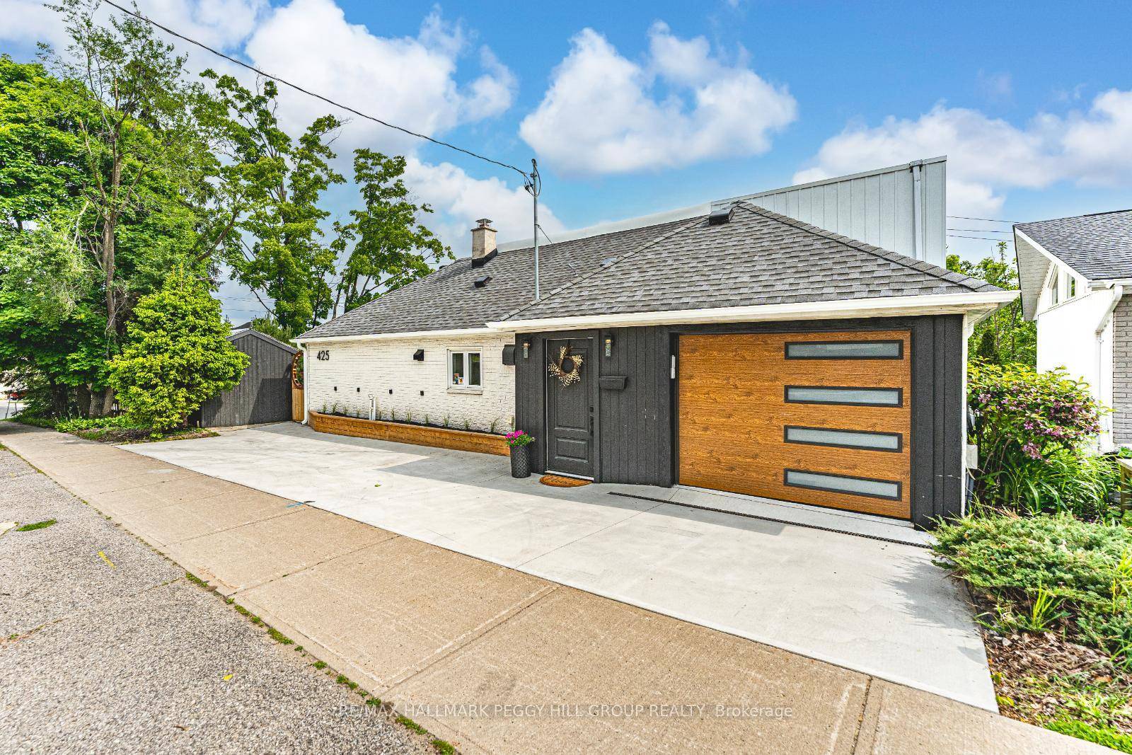 BOLDLY MODERN WITH UNRIVALED BAY VIEWS amp ; HOME BUSINESS POTENTIAL !