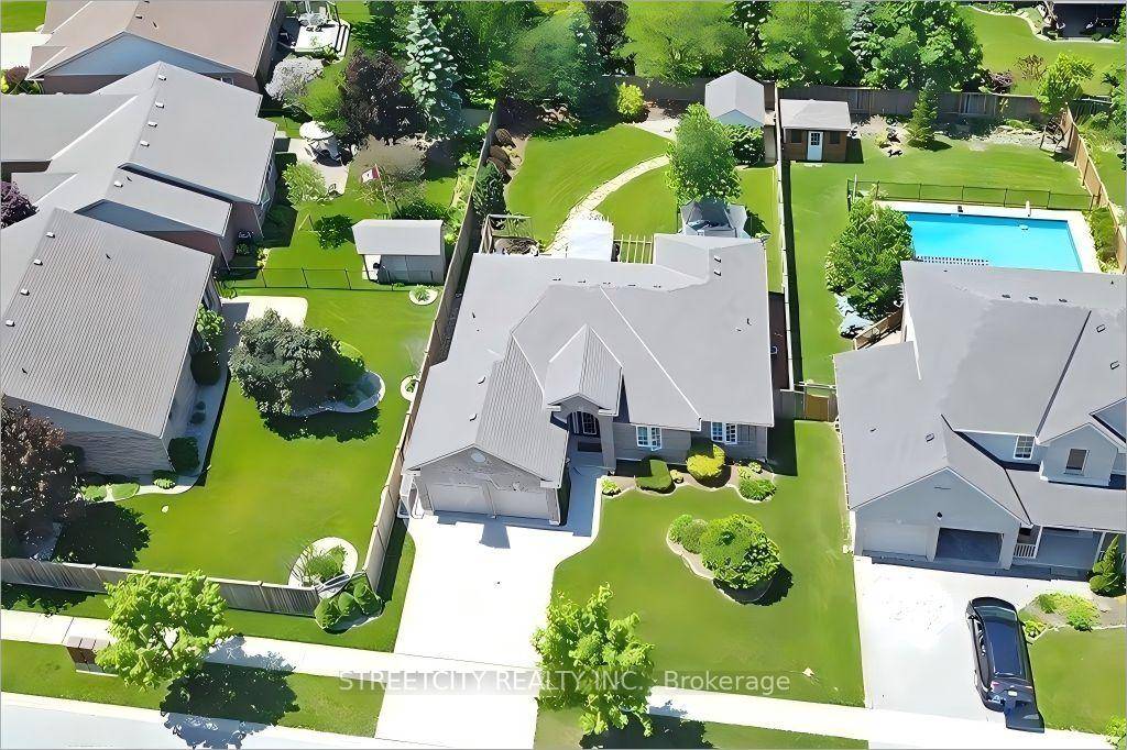 Wonderful 3 2 bedroom all brick North London bungalow with fully finished basement situated on oversized 60'x150' private lot in desirable Sunningdale.