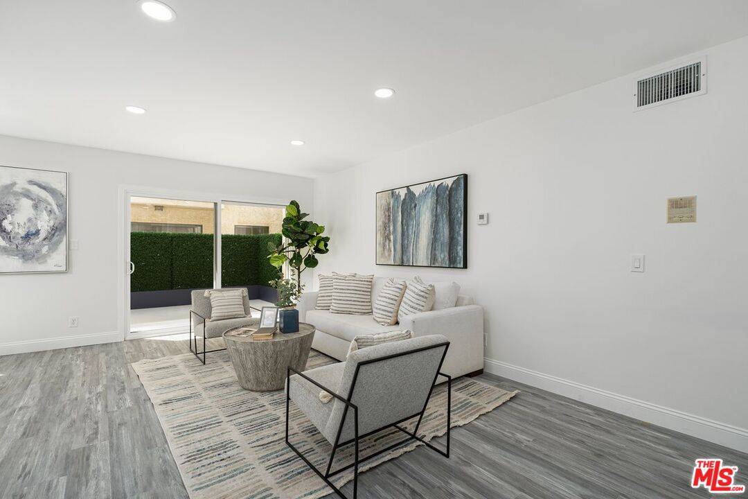 1750 Camino Palmero St 1BR Hollywood Hills East La