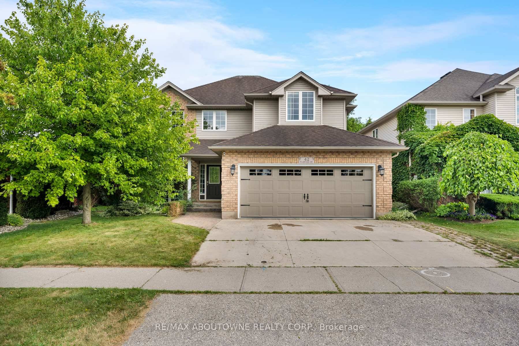 A beautiful 4 1 bed, 4 bathroom detached home in a friendly Kitchener neighbourhood with almost 100k worth of upgrades.