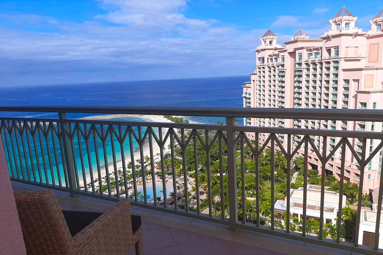 THE REEF Condo New-Providence