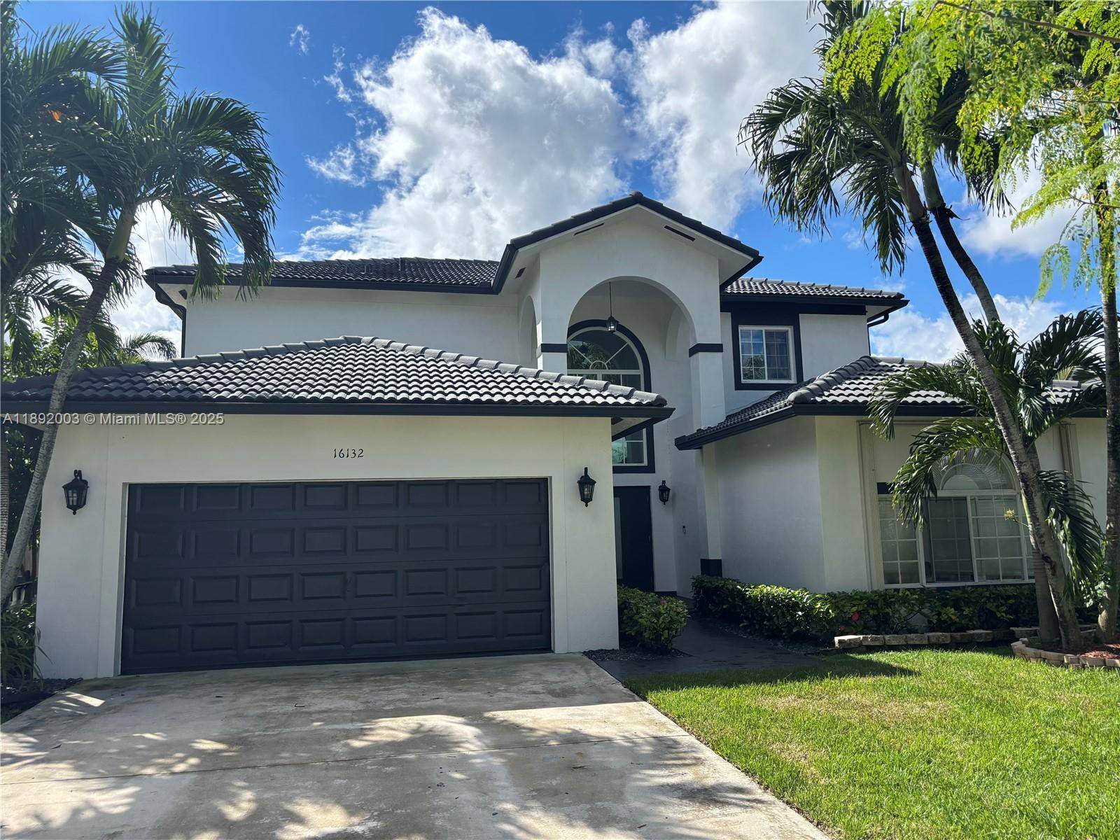 Beautiful amp ; Bright 5 Bed, 3 Bath Pool Home In Corsica Estates North.