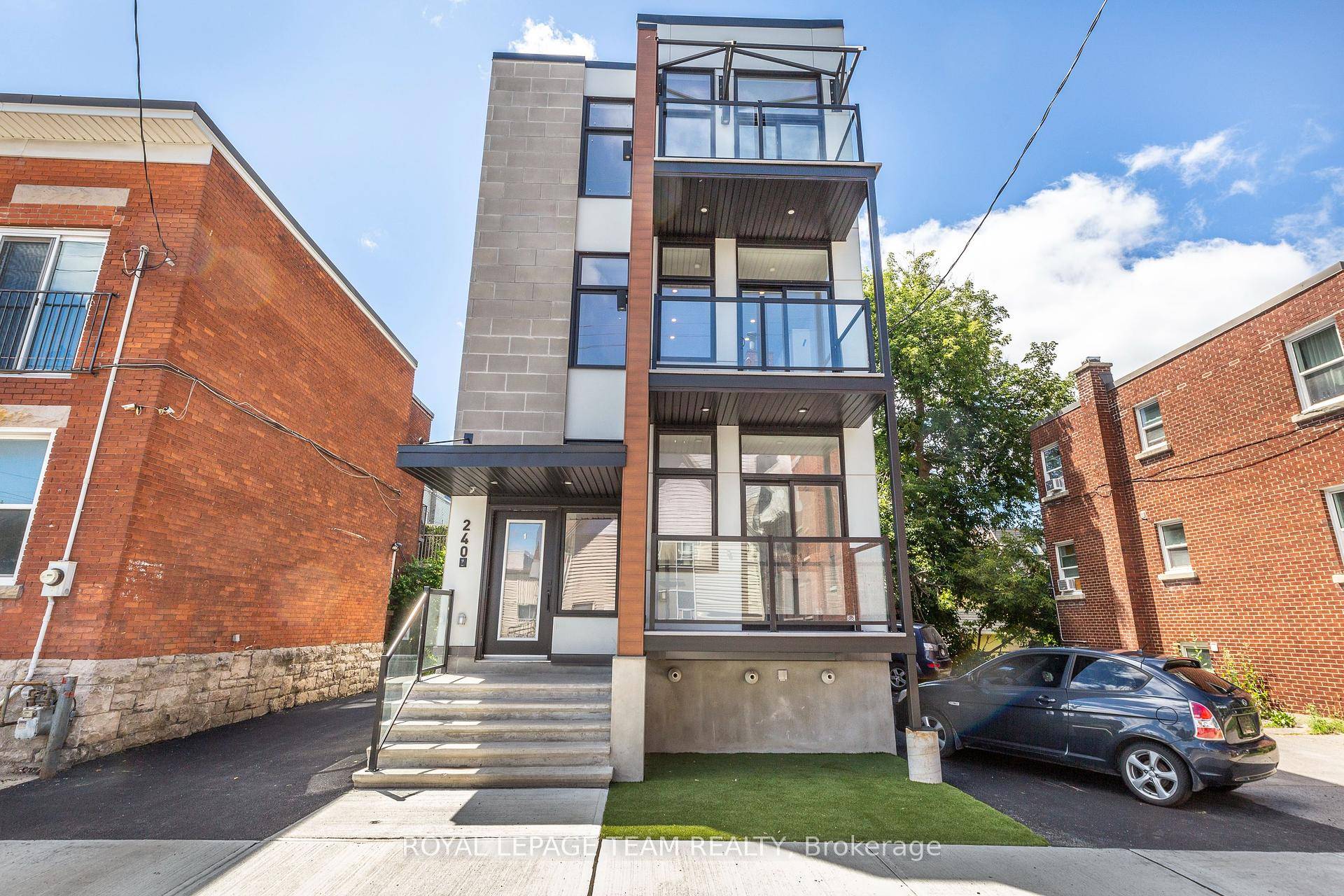 If you're searching for a modern rental that offers both style and comfort, then look no further than this stunning 2 bedroom, 1 bathroom apartment in Centretown West.