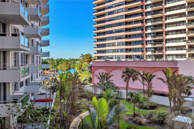 Beautifully renovated 1 bedroom, 1.