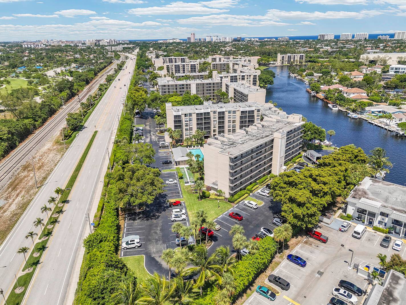 Beautiful 2BR 2BA waterfront condo in sought after East Boca !