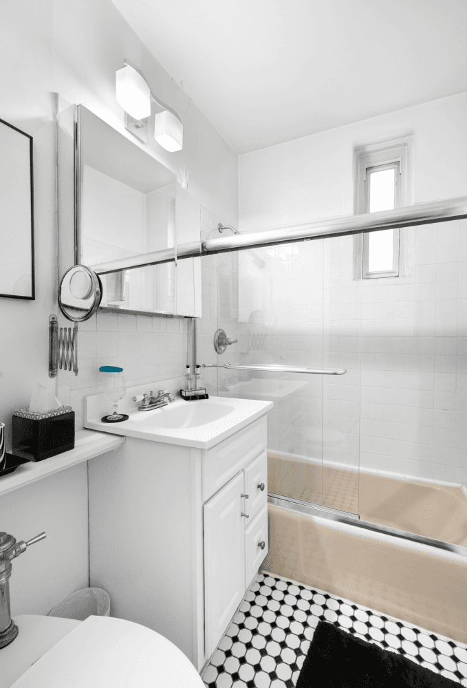 Discover an exceptional investment opportunity at 131 East 29th Street, a pristine 5, 200 square foot, 4 unit apartment building in the heart of Manhattan's Kips Bay neighborhood.