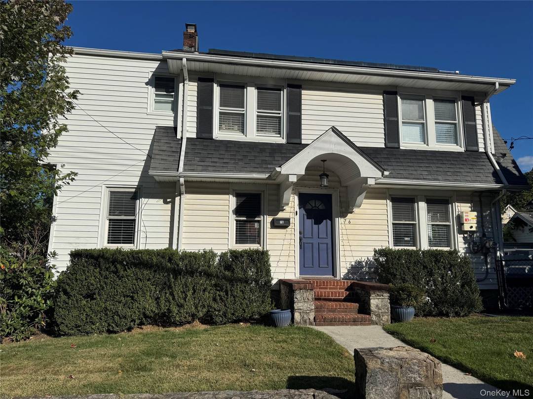 Price and lease term update on this beautiful furnished rental !