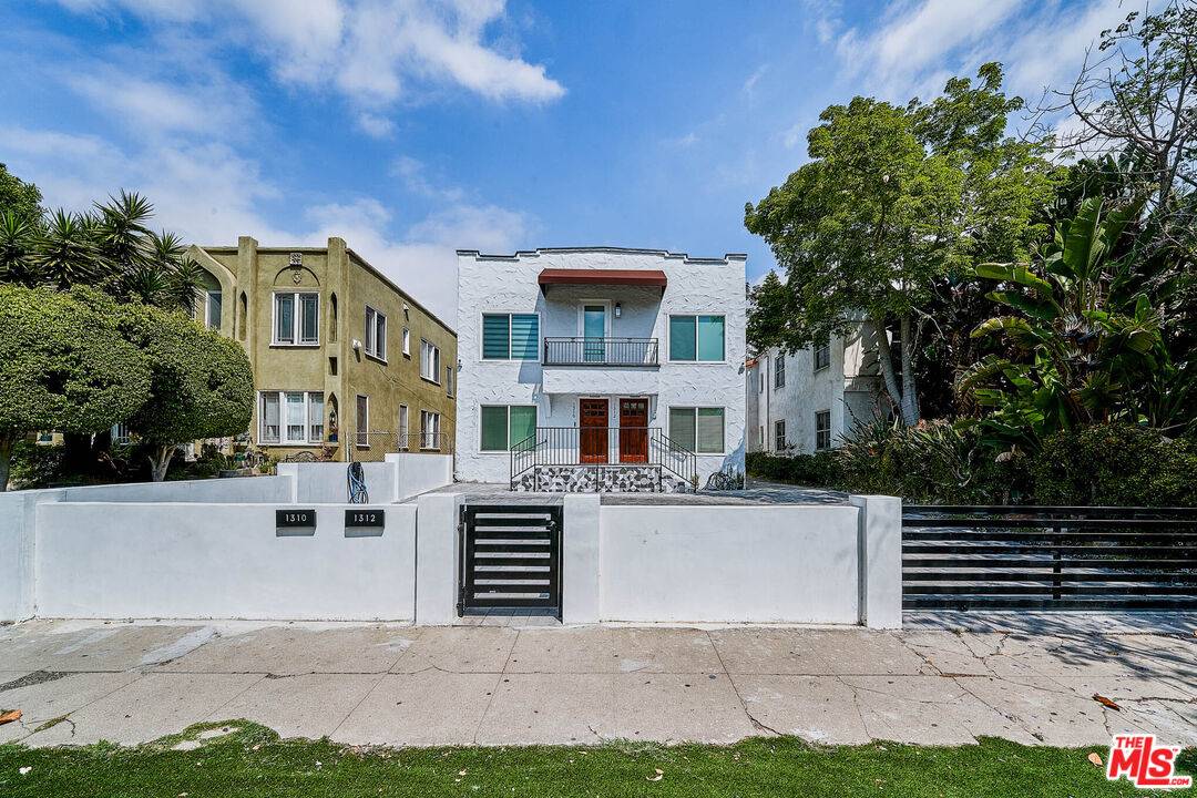 1310  S Rimpau Blvd 4BR La