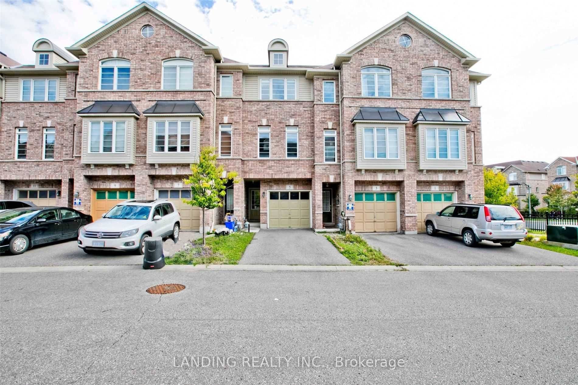 Very Convient locaed at 16th and Mccowan in the heart of Markham Spacious bright functional and pratical layout hardwood floor 3 bedrooms with 2.