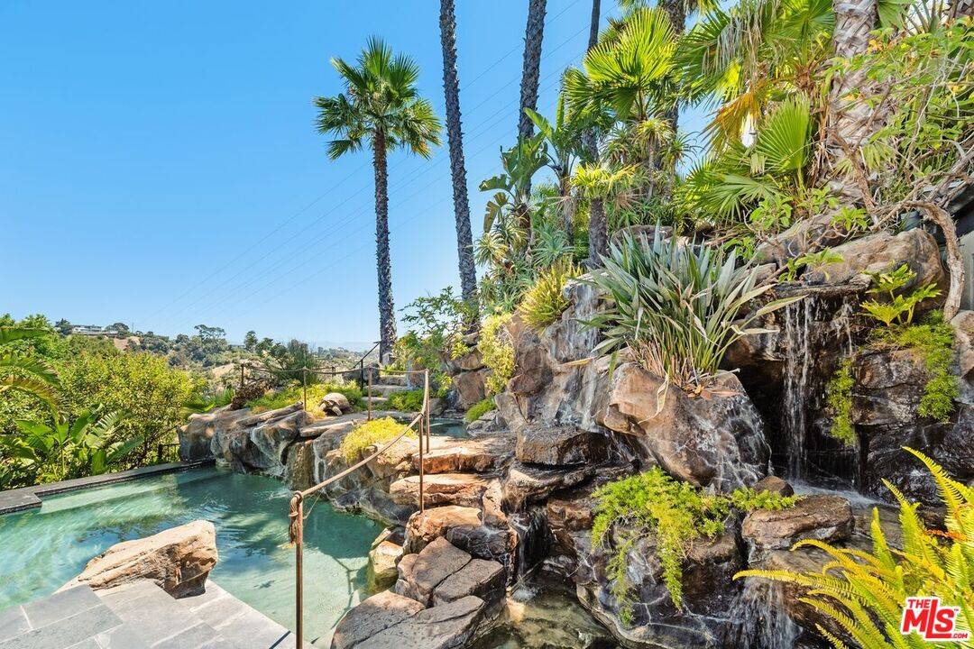 2625   Mar Lu Dr 3BR Hollywood Hills East La