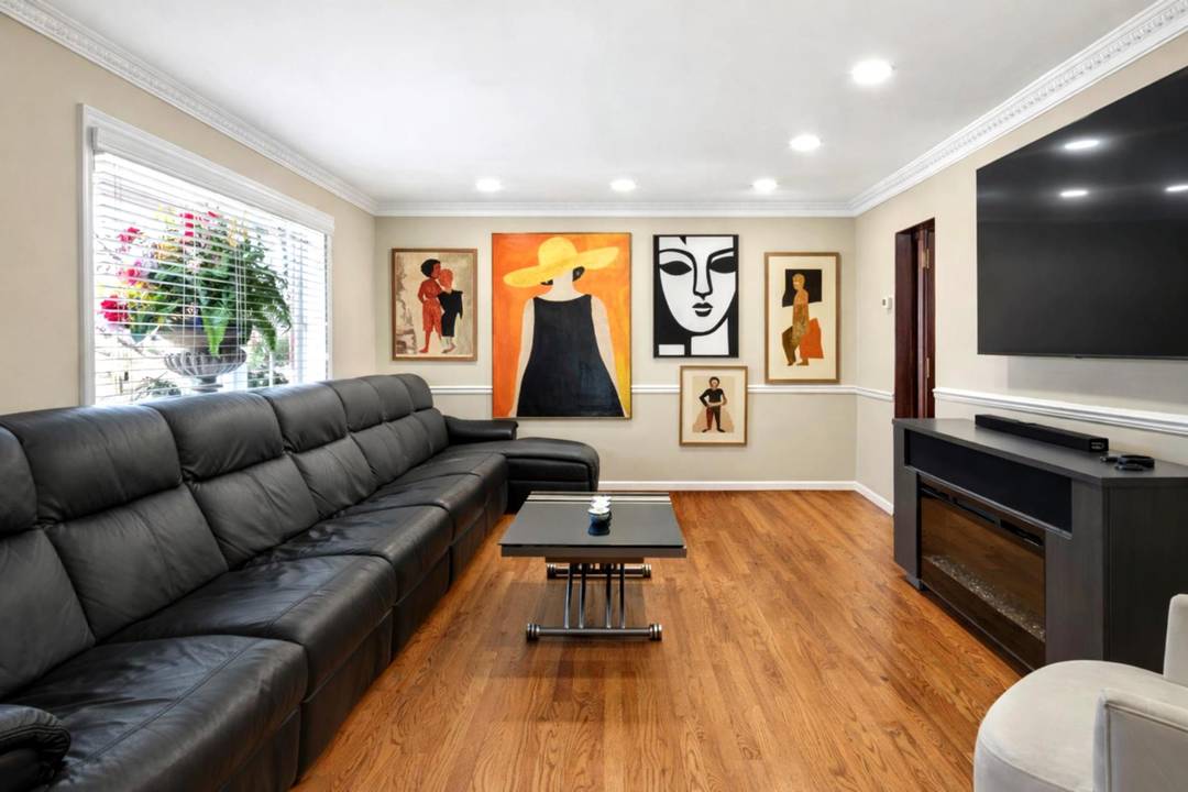 Classic center hall Colonial, with the undeniable attraction of the South Shore of Staten Island, makes an immediate impression.