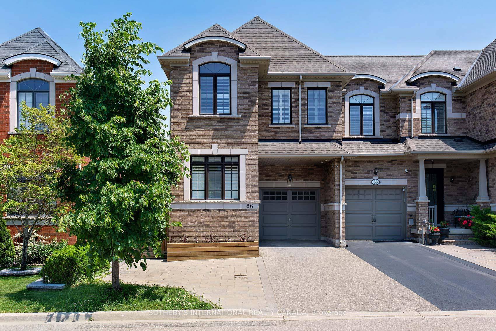 End Unit ! ! Investment Property !