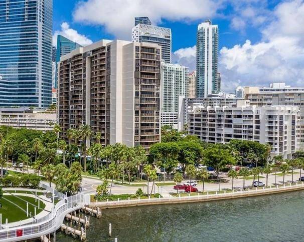 Beautifully updated 2 bedroom, 2 bathroom condo offering breathtaking panoramic views of the bay, ocean, Key Biscayne, and the city skyline.