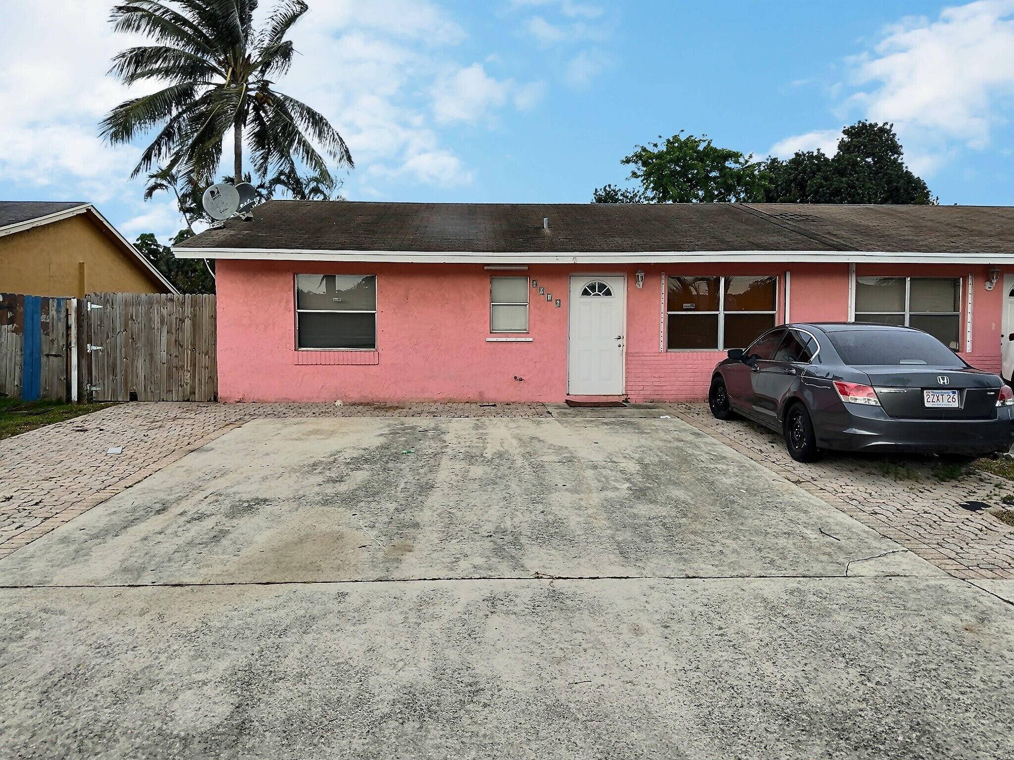 AMAZING ! 2 bed 2 bath villa w LOW HOA features REDONE flooring, spacious living area fenced backyard.