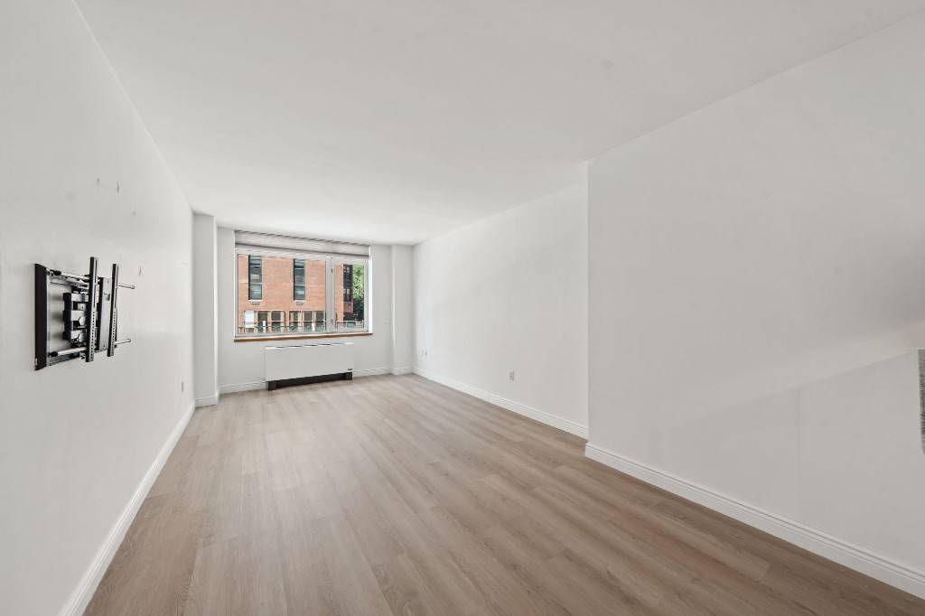 Modern Studio Living at The Chartwell House 1760 Second Ave, Apt 3DMotivated Seller.