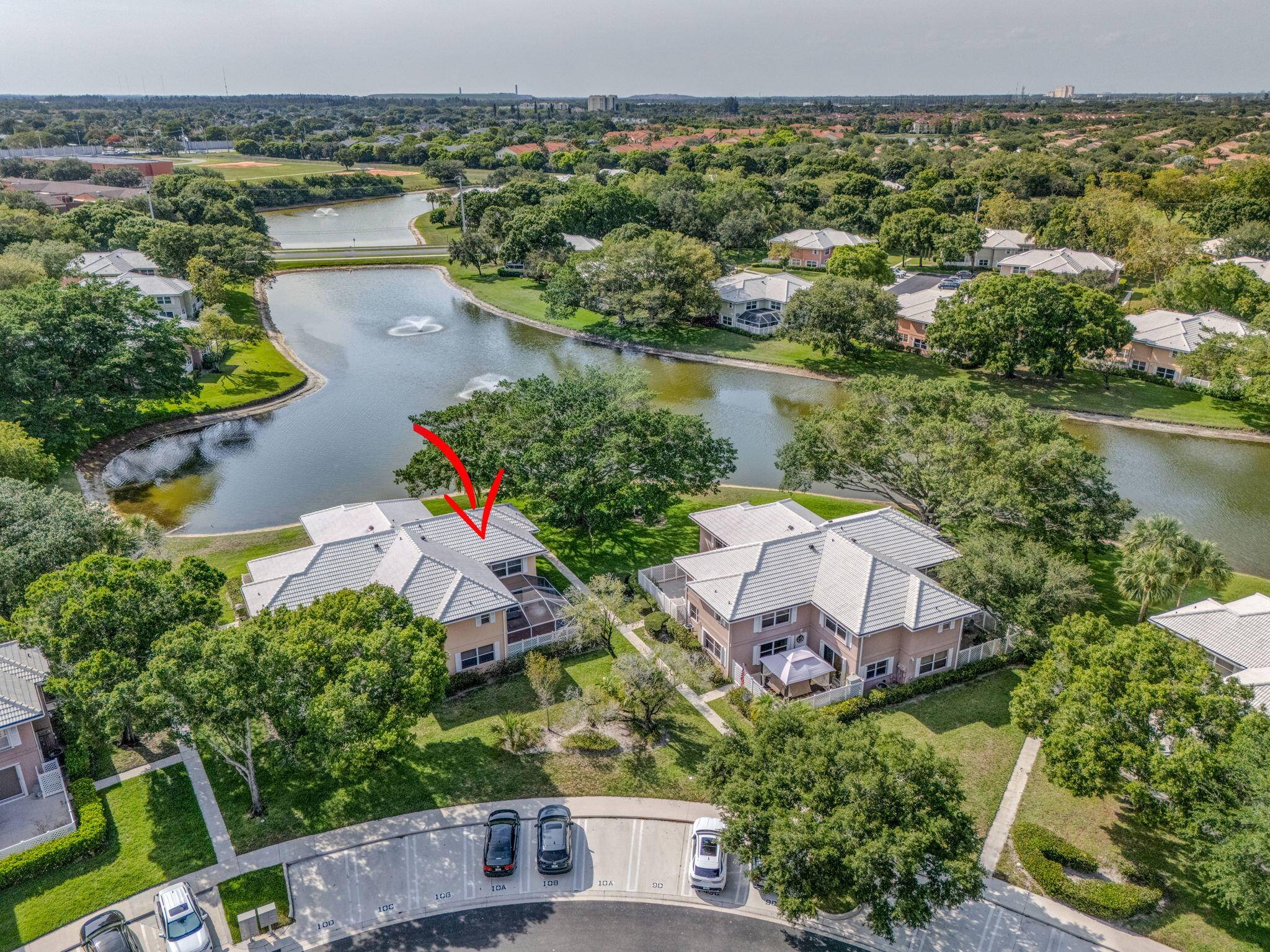 Beautifully updated townhome located in the desirable community of Stamford at the Villages !