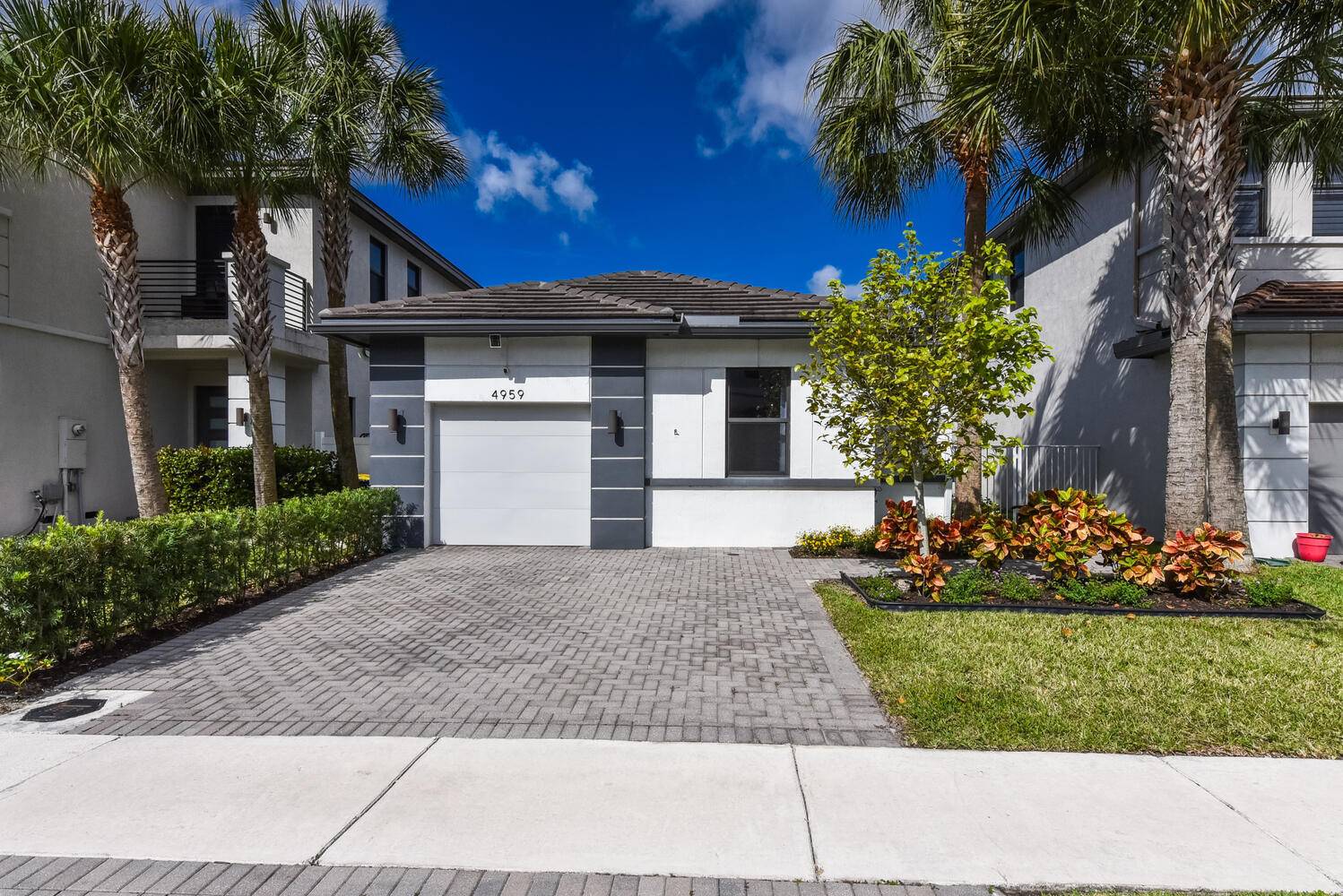 THIS IS A DEAL ! This immaculate 2020 home is in a prime location minutes from I95 and the FLL Airport.