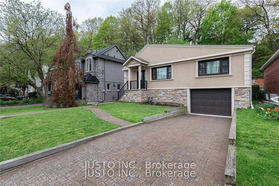 Stunning High Park Swansea Bungalow with Chef's Kitchen, Granite Counters, 3 2Bedrooms, 3bathrooms, Featuring A Spectacular Private 50 Ft.