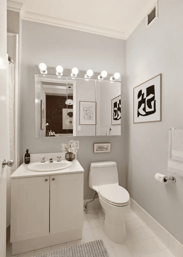 Loft 5T is a one bedroom with home office located in the south tower and has southern exposure.