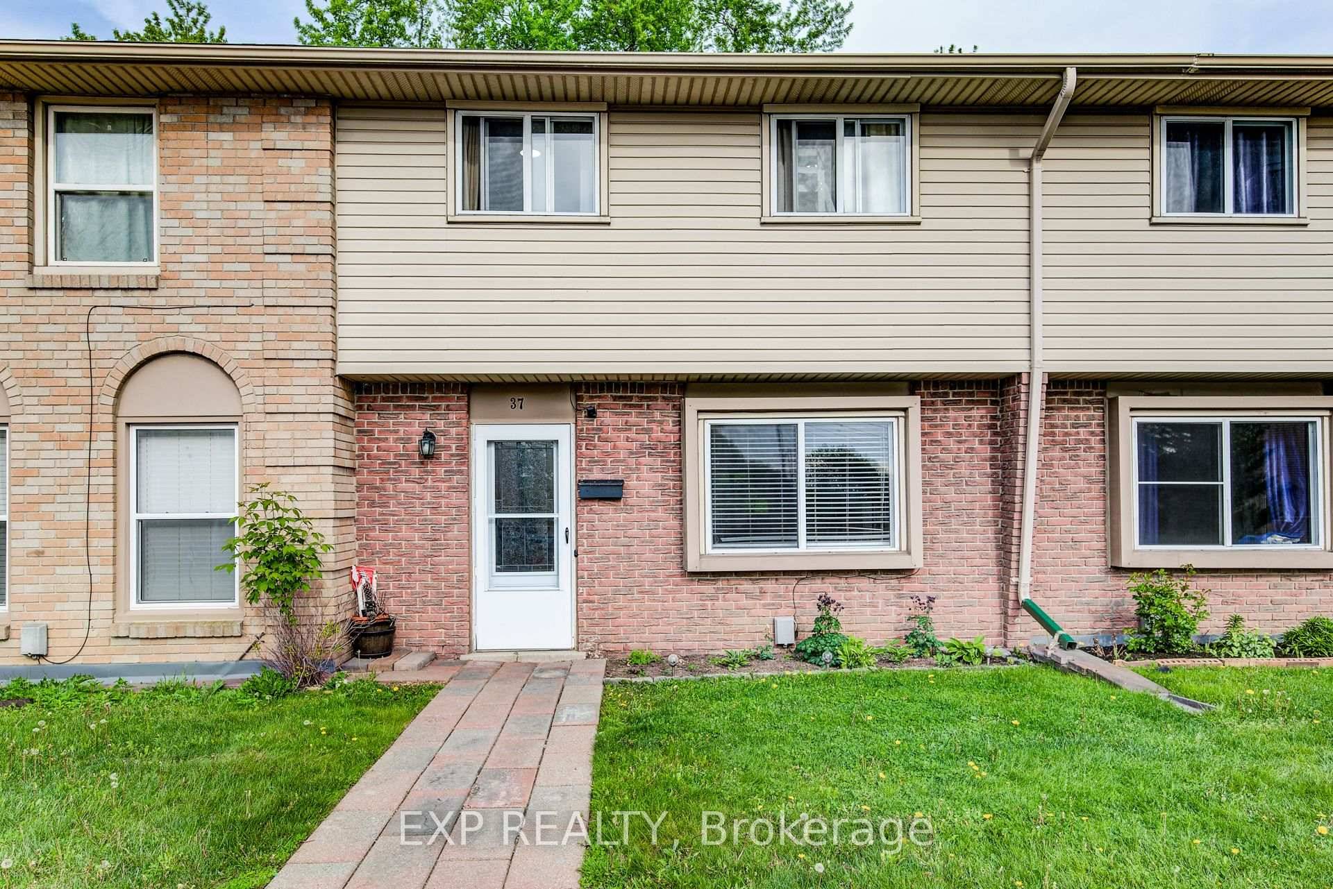 Welcome to Unit 37 at 293 Fairway Road North a beautifully updated 3 bedroom, 2 bath townhome offering over 1, 000 sq ft of stylish and functional living space.