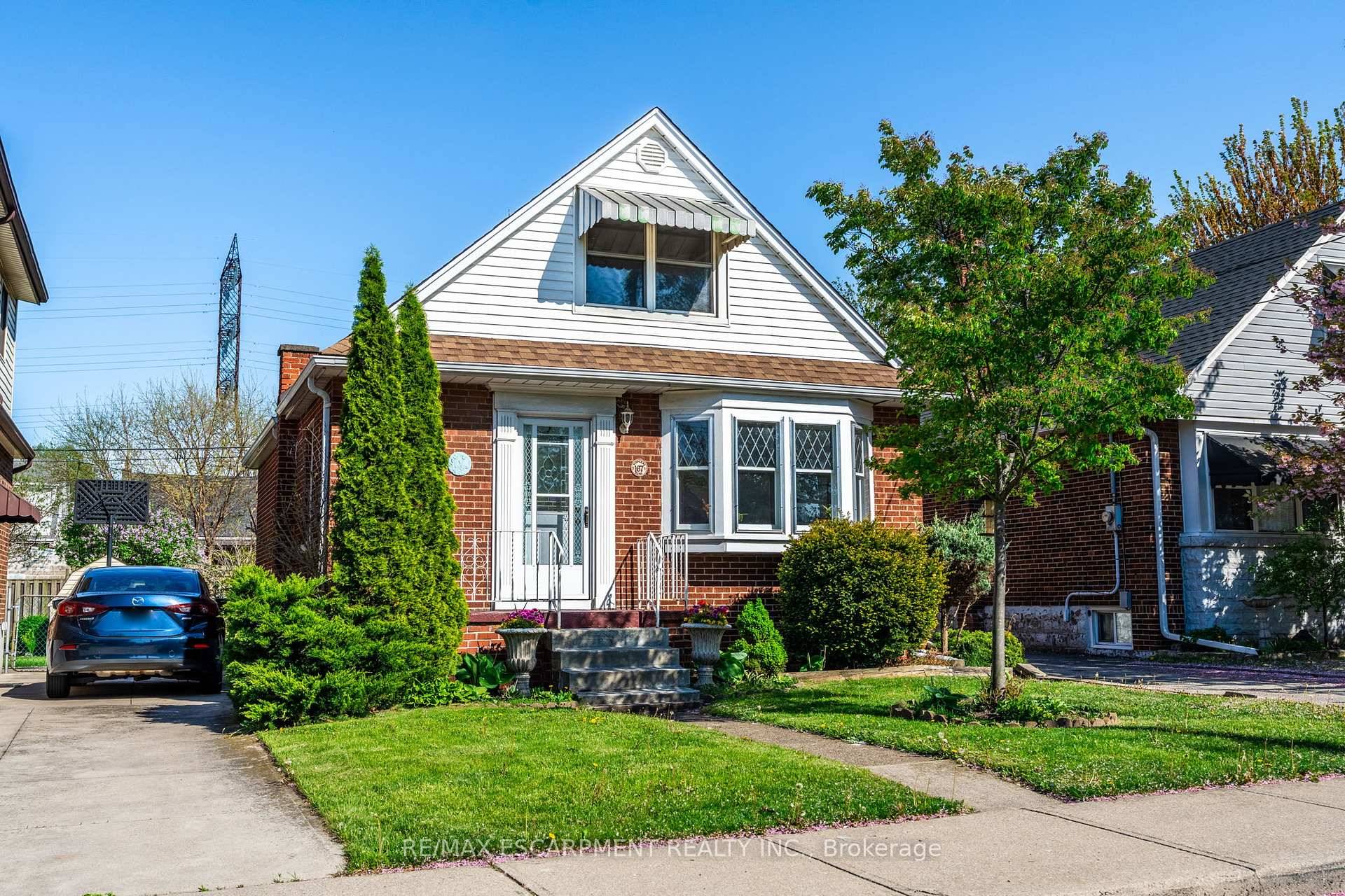 Spacious 4 1 bedroom, 1. 5 bathroom home nestled in a family friendly neighbourhood close to top schools, parks, transit, shopping, restaurants amp ; major highways.