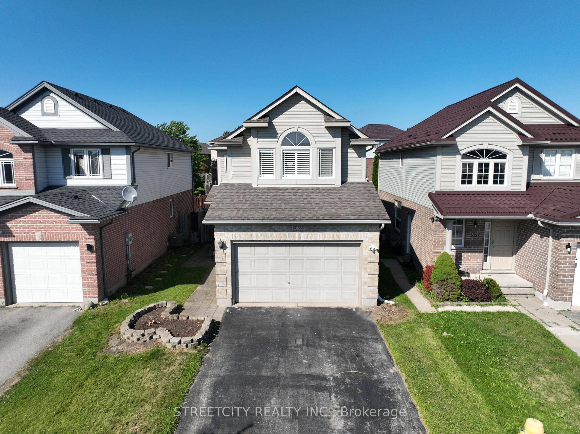Welcome to 3053 Meadowgate Boulevard, where modern design meets maximum functionality in this completely renovated 6 bedroom family home located in the heart of Summerside one of Londons most vibrant ...
