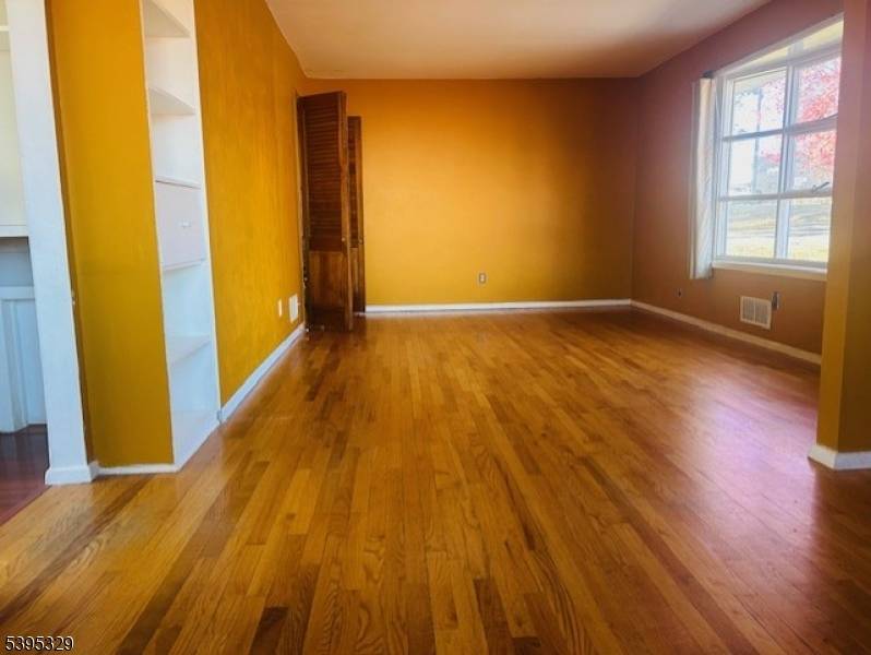 Well Kept 4 Bedroom 2 Bathroom In Desirable Parsippany !