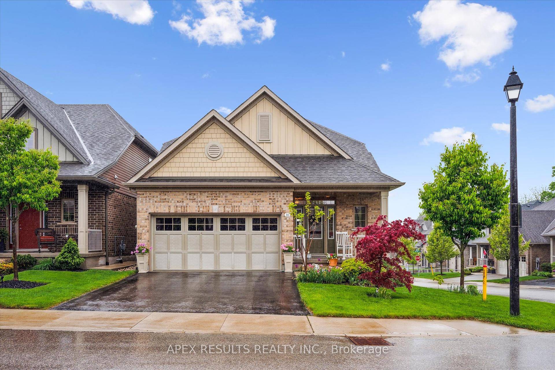 Amazing BUNGALOFT home at the top of the hill, built by Charleston Home with views of Rockwood and surrounding area.