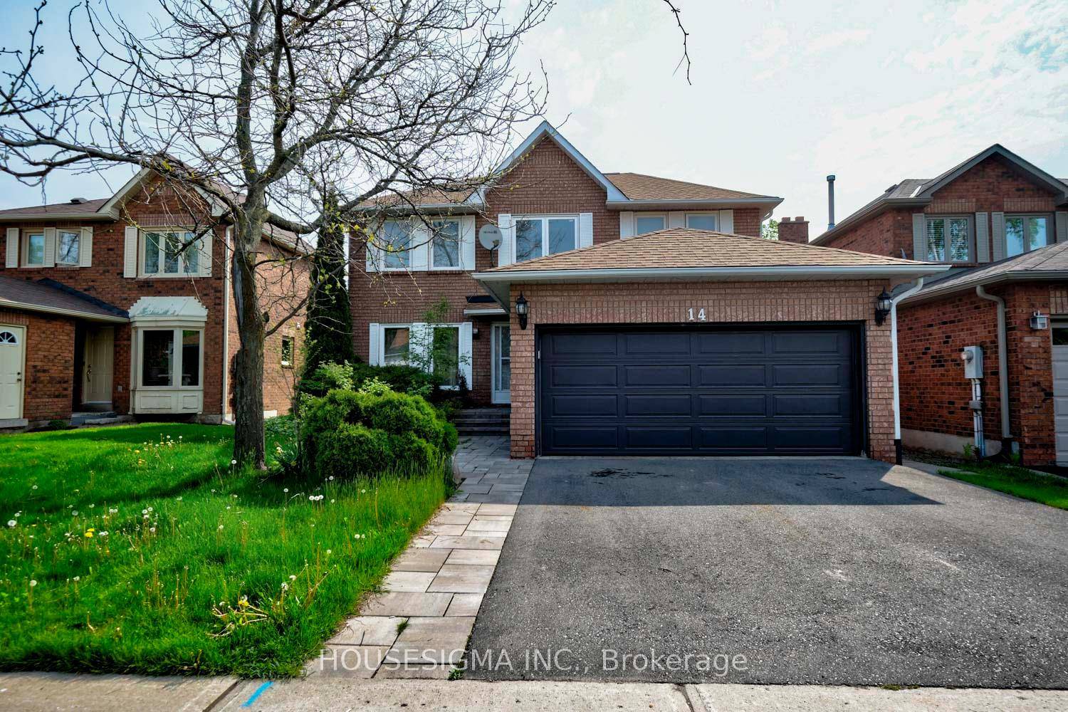 Bright and Spacious 2 bedroom Walk out Basement apartment in the sought after Aurora Heights Newly installed flooring Separate Ensuite Washer and Dryer Walking distance to Parks, Restaurants, Schools, and ...