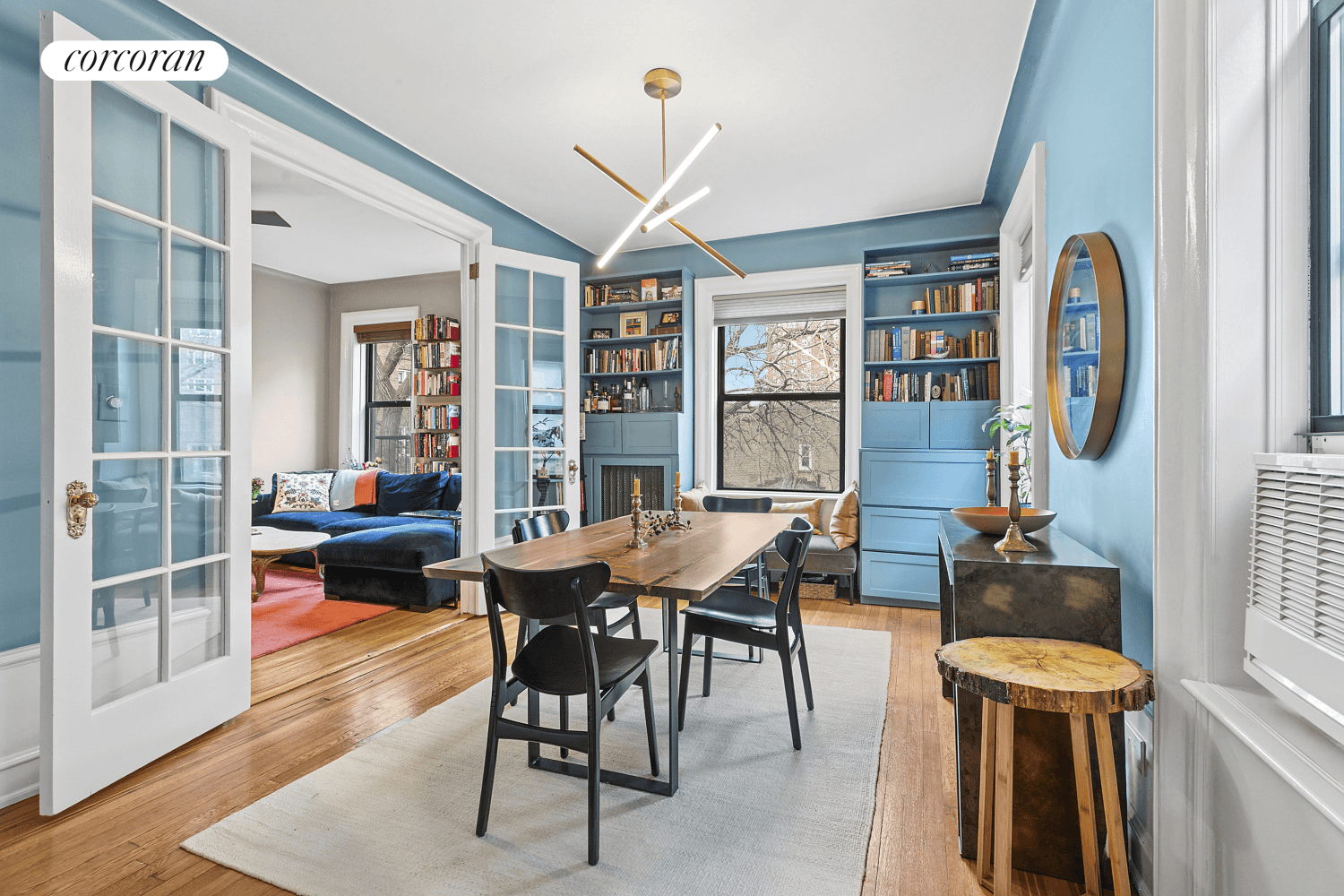 Come live amongst the treetops in this beautiful top floor, five room, corner apartment overlooking the mighty Hudson River, with seasonal river views.