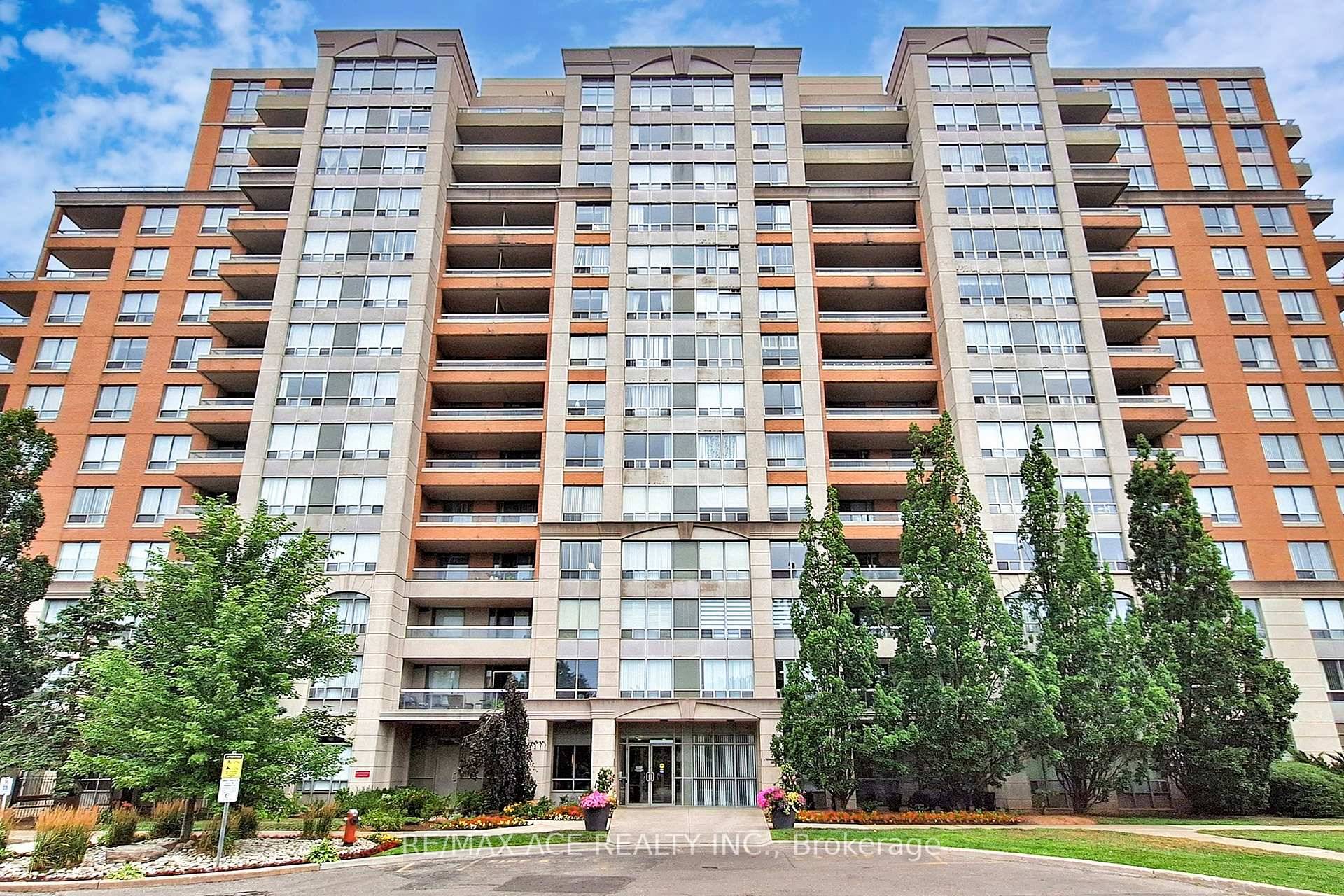 Welcome To 29 Northern Heights Dr Unit 1108, Don't Miss Out On Family Sized 3 Bed 2 Bath Condo Unit with Beautiful, Unobstructed South View !