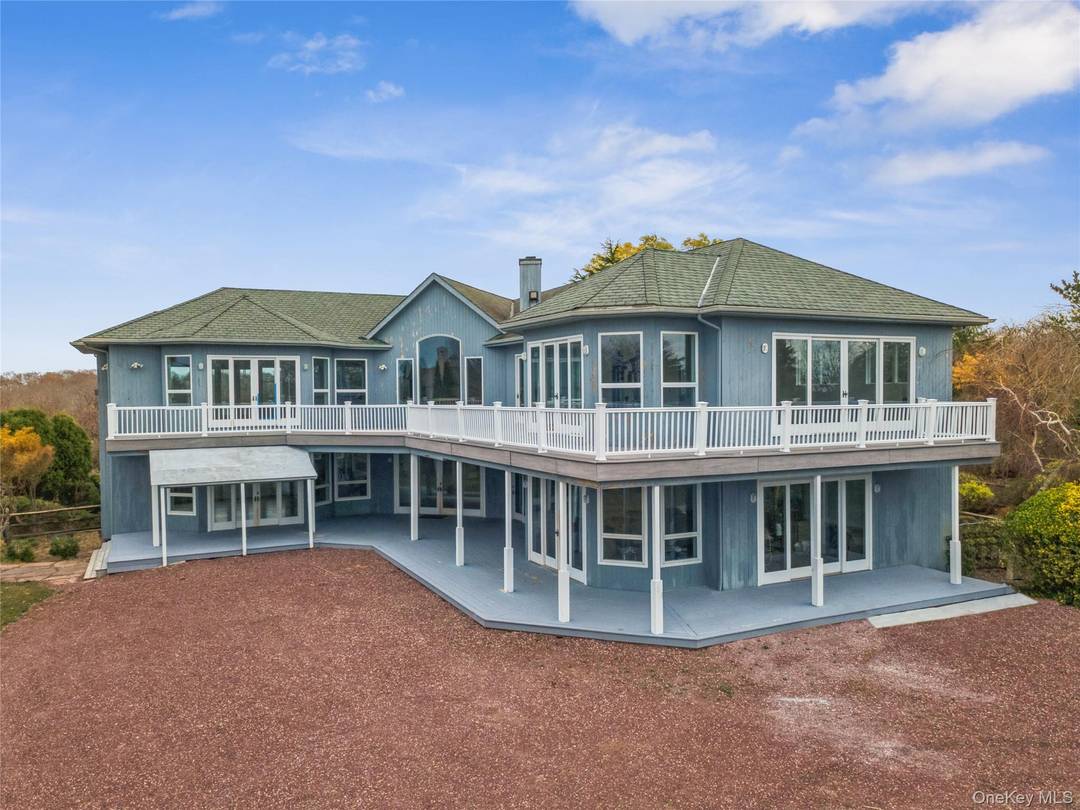 Hill Top Escape In a secluded, park like setting of just over one acre sits a striking 6, 000 sq ft contemporary home designed to embrace the beauty of Lake ...