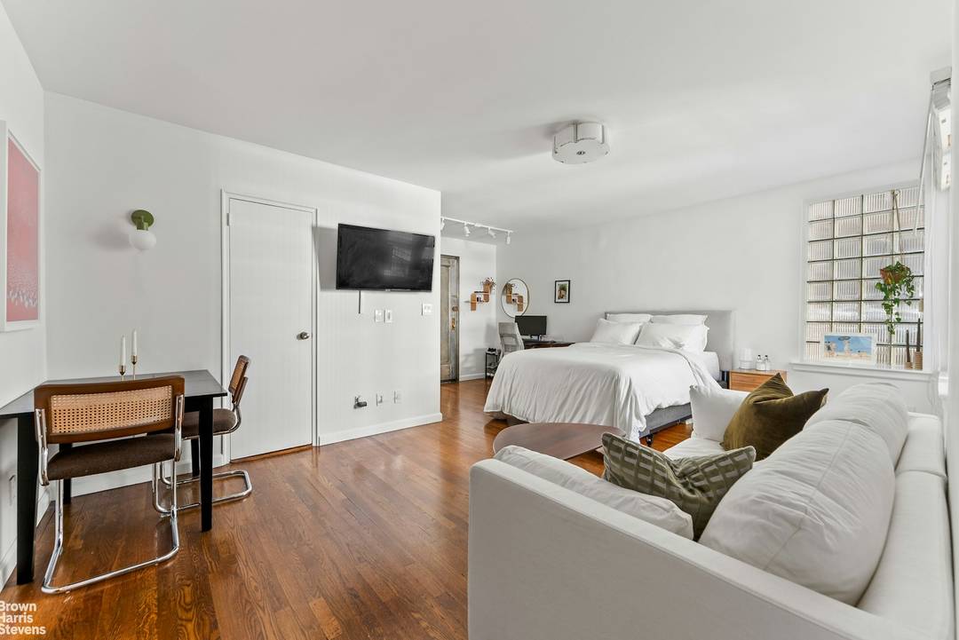 54 East 8th Street, Apartment 4L Greenwich Village Studio Experience the best of Greenwich Village living in this beautifully renovated studio at 54 East 8th Street.