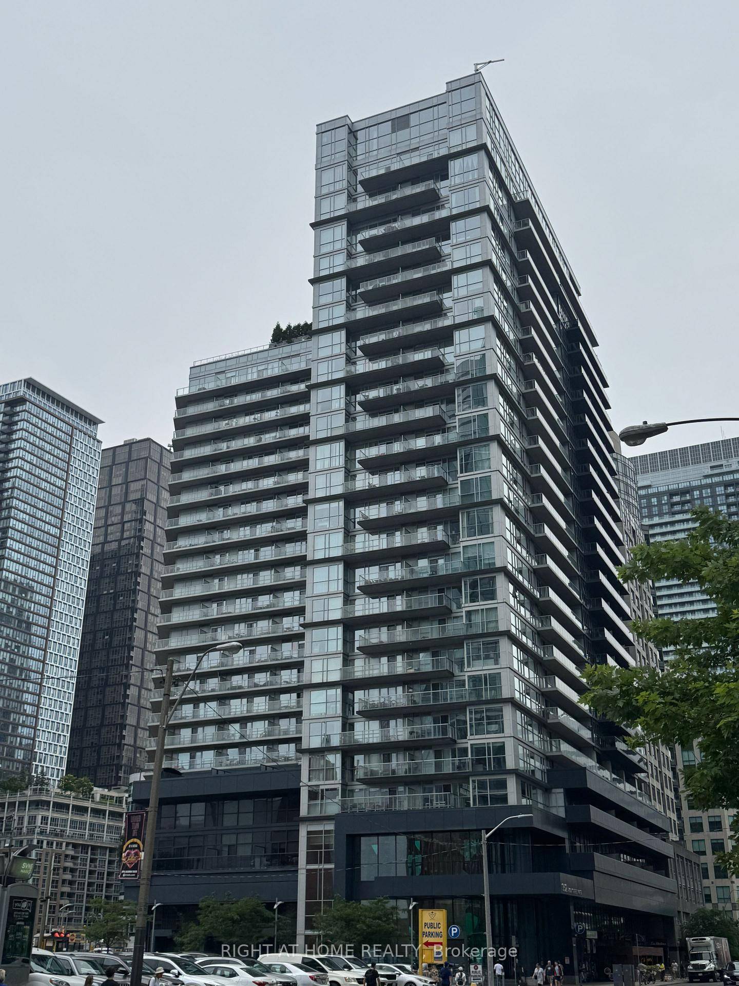 Gorgeous 1 1 with balcony in the heart of downtown.