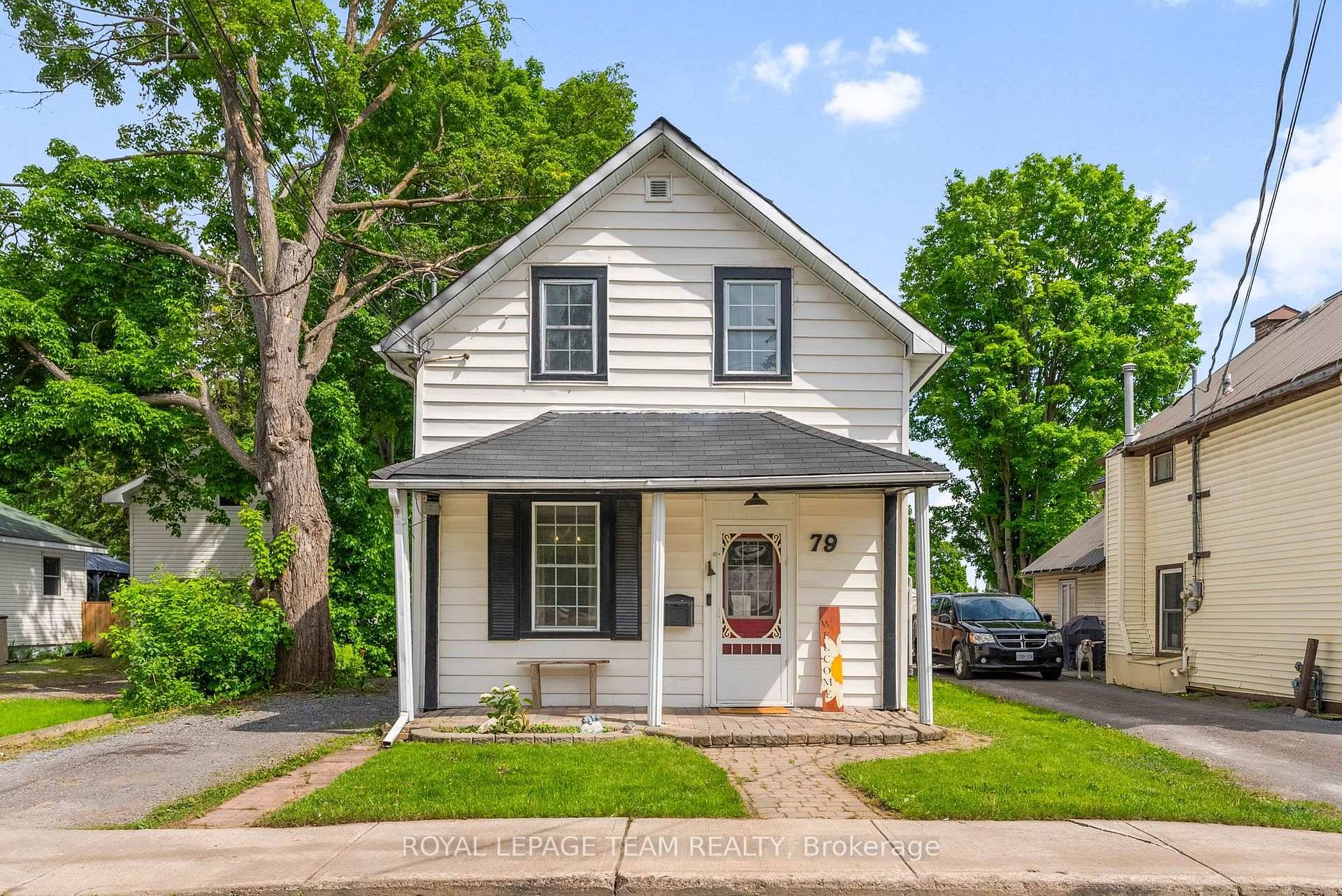 Welcome home to 79 Russell Street North, a charming 1.