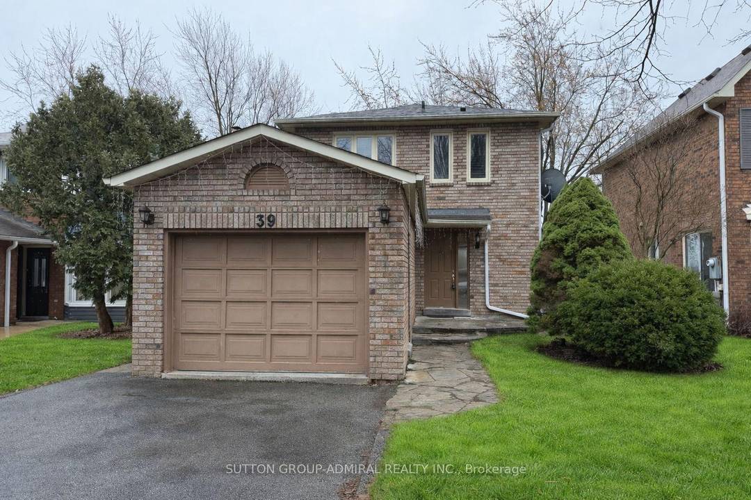Detached home at 39 April Gardens, Aurora in a great, desirable neighborhood.