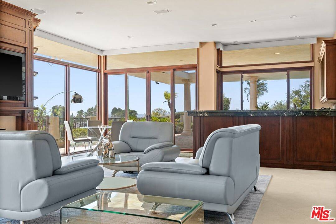 1915   Carla Rdg 5BR Beverly Hills Post Office | B.H.P.O. La