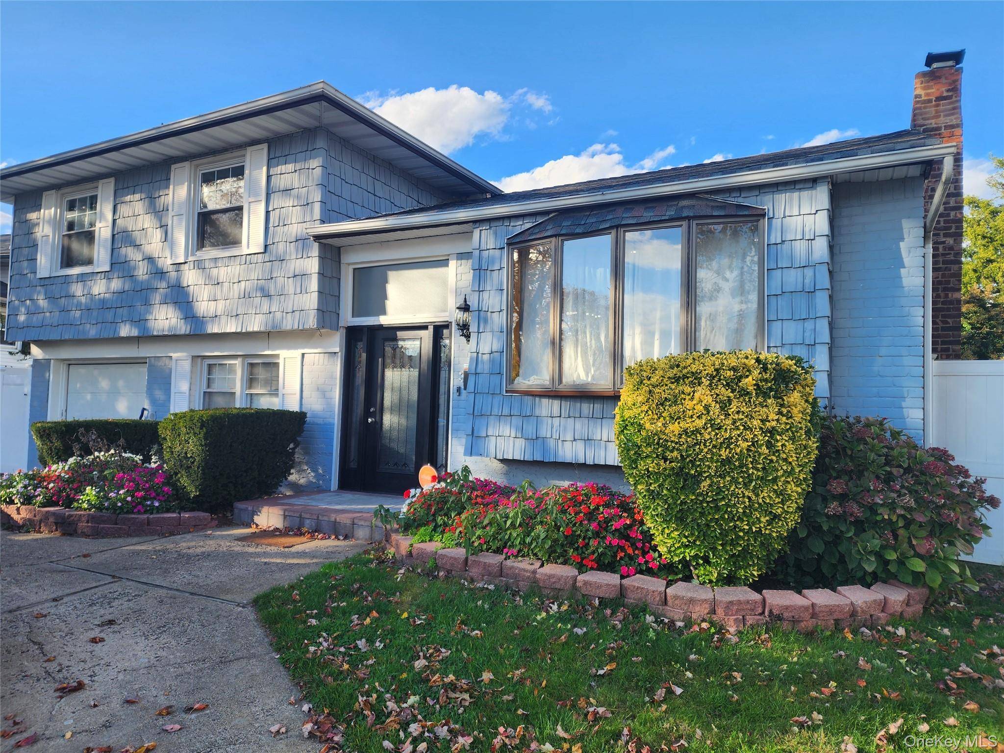 Beautyful 4 bedroom splanch with unlimited possibilities.