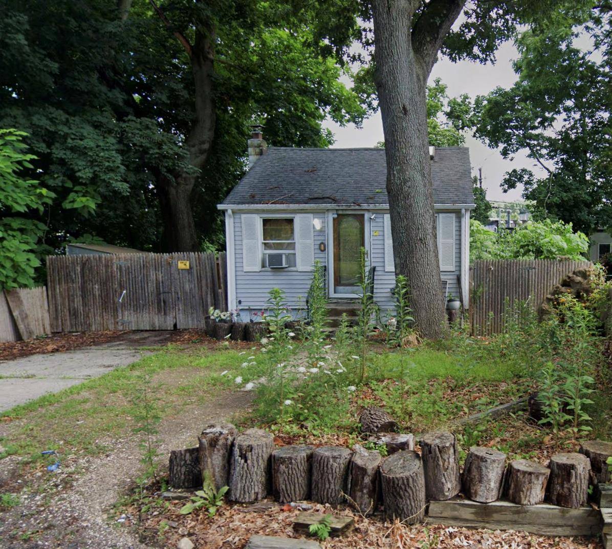 Welcome to this beautifully maintained home located on a quiet street in Selden.