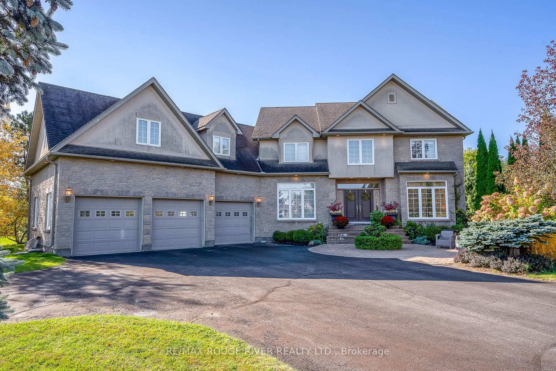 Located on a private cul de sac, a short drive north of the historic Town of Cobourg, 5 Lynden Court is situated in the very desirable neighbourhood of Deerfield Estate.