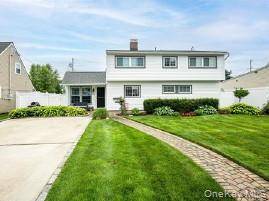 Exceptional 5 Bedroom 2 Bathroom Colonial Home for Rent in the Heart of Levittown Welcome home to this beautifully maintained Colonial style residence offering a perfect blend of comfort, space, ...