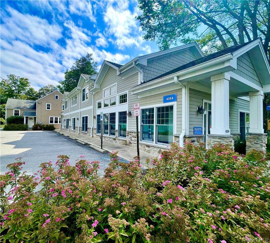 Wonderful mixed use commercial residential property located in the Historic Village of Hyde Park !