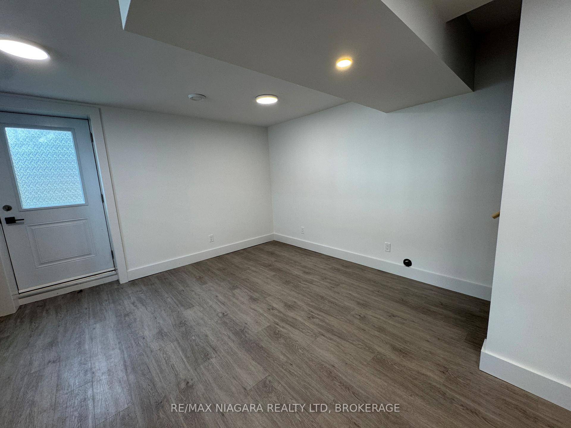 BASEMENT BACHELOR SUITE READY FOR IMMEDIATE OCCUPANCY !