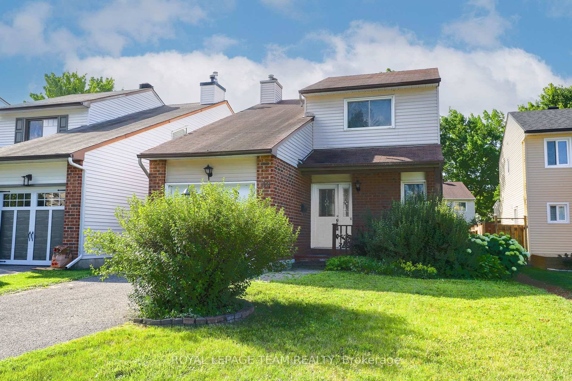 Welcome to 39 Benlark Road, a detached two storey home located in the heart of Barrhaven On the Green.